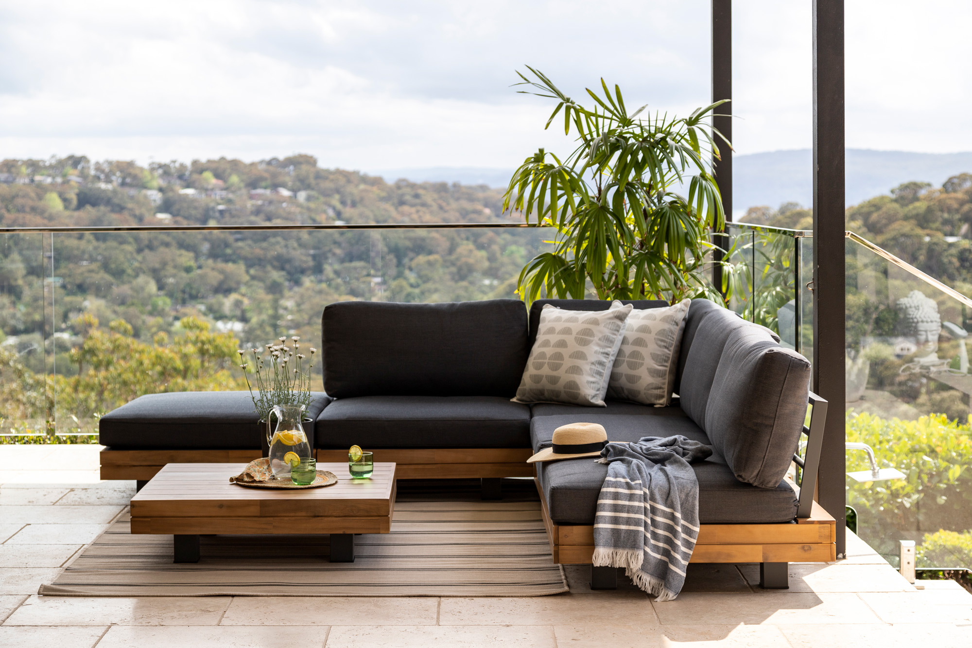 Alfresco aesthetic: how to choose the right outdoor living range for your home
