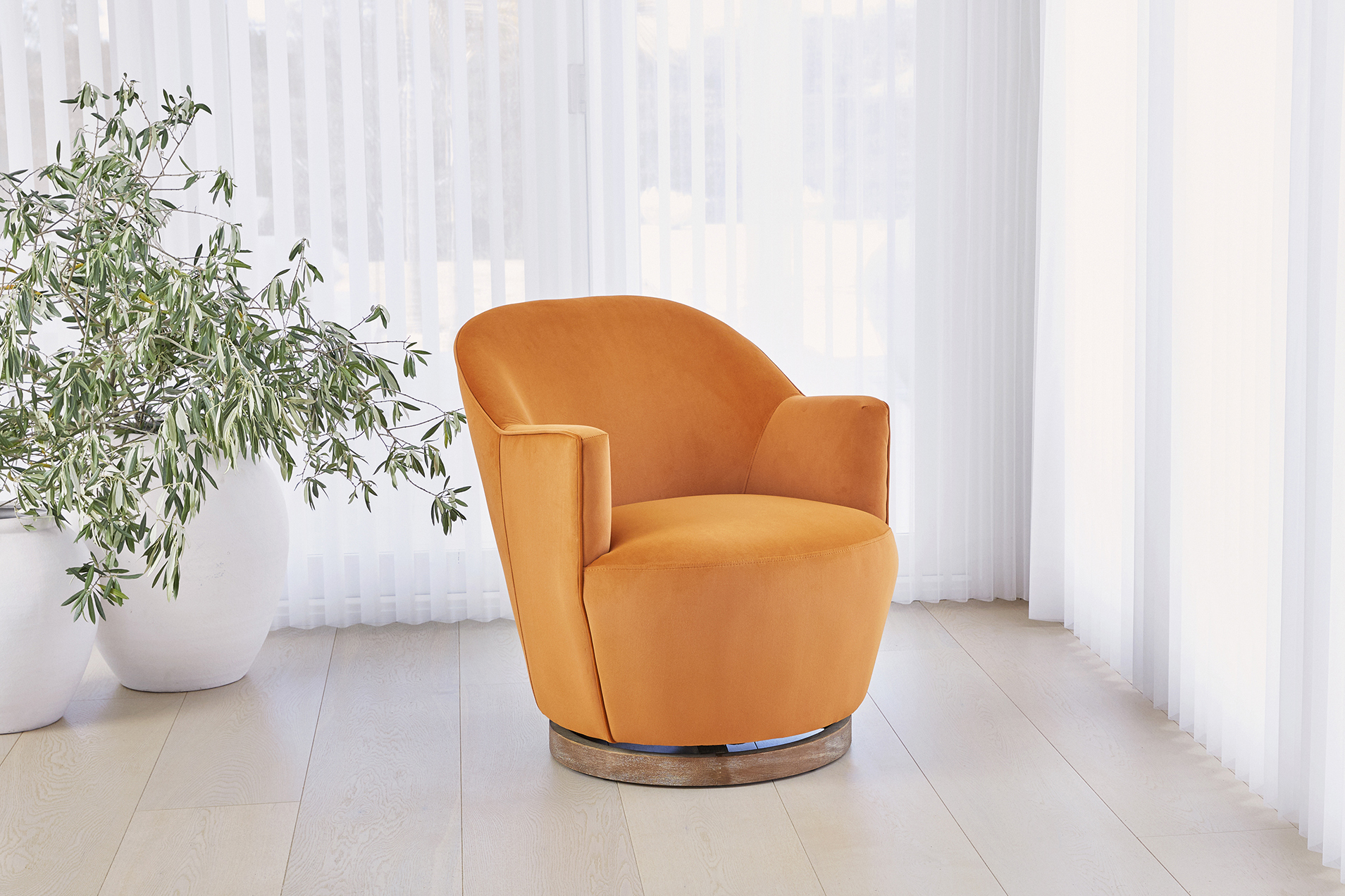 Lounge Lovers - Chloe Swivel Armchair